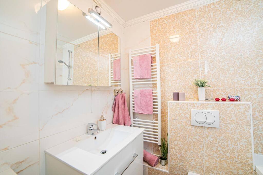 Sunny day -Arena Zagreb , 2 bathrooms, 102m², Buitenkant foto